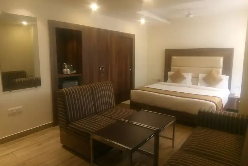Radical Palace Hotel and Restaurant