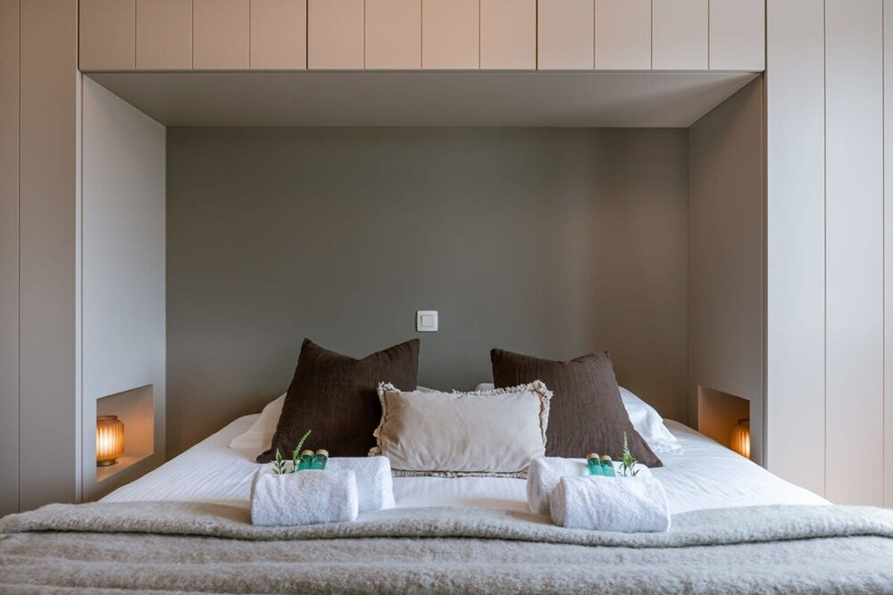 Bright Apartment With Parking Near the Beach