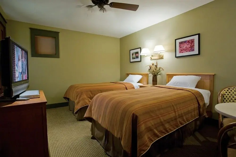 Tamarack Lodge