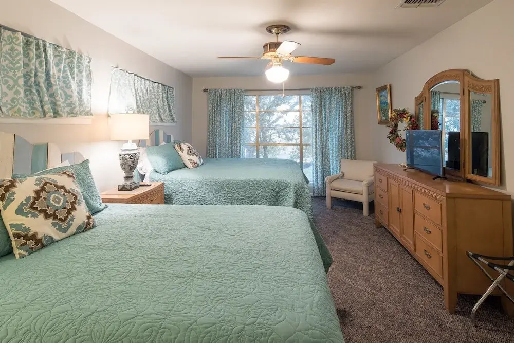 Texas Rose Lodge by RedAwning