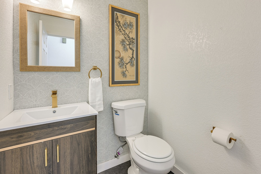 Mcm-inspired Decor & Top Location! Tumwater Duplex