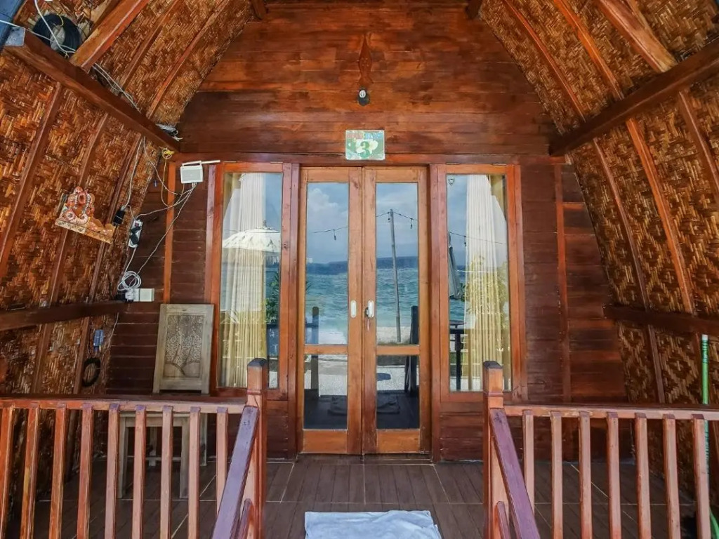 Road Beach Villa