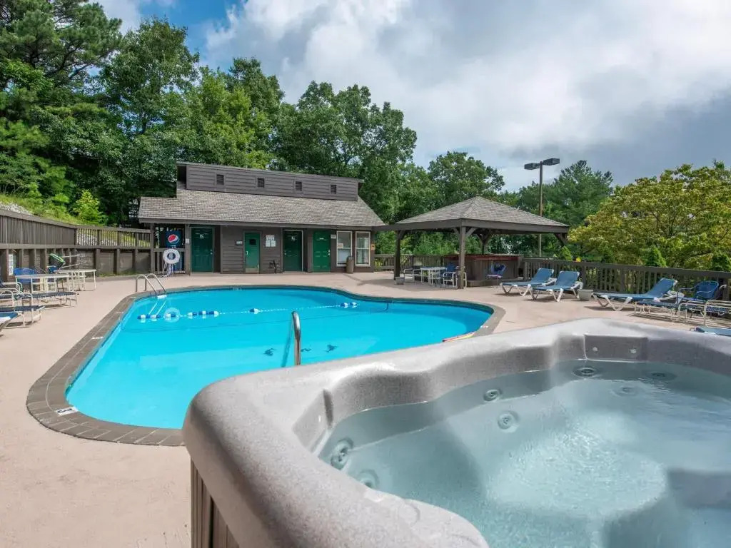 Tucked Inn 2101, Sleeps 4, Pool, Grill, Wifi