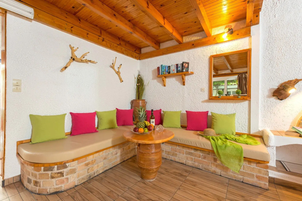 Elefteria Apts & Suites