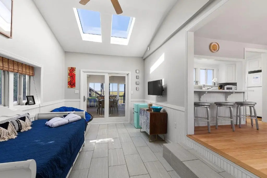 1684 E Ashley - Sol Searcher - 2 Bedrooms