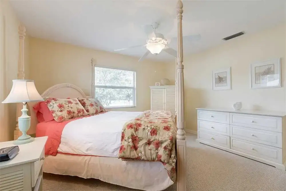 Poco Place, 2 Bedrooms, Wifi, 2 Blocks to Beach, Sleeps 6