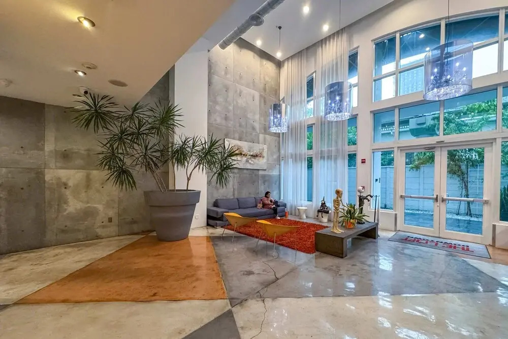 Stylish City Loft Downtown Steps to Bayfront Park