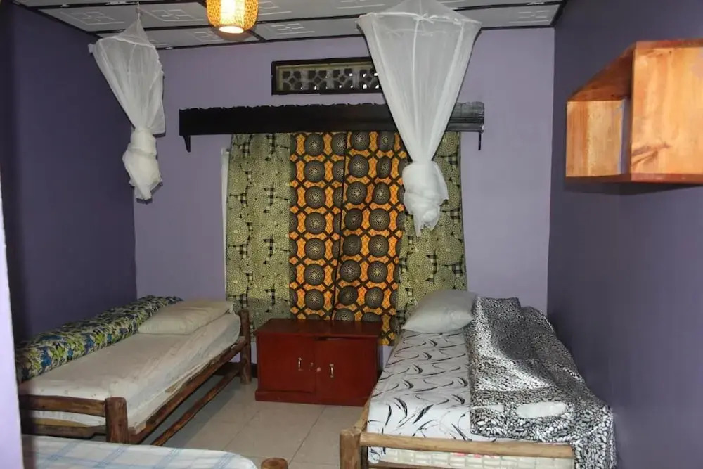 Room in B&B - Amahoro Guest House Triple Room With Shared Bathroom