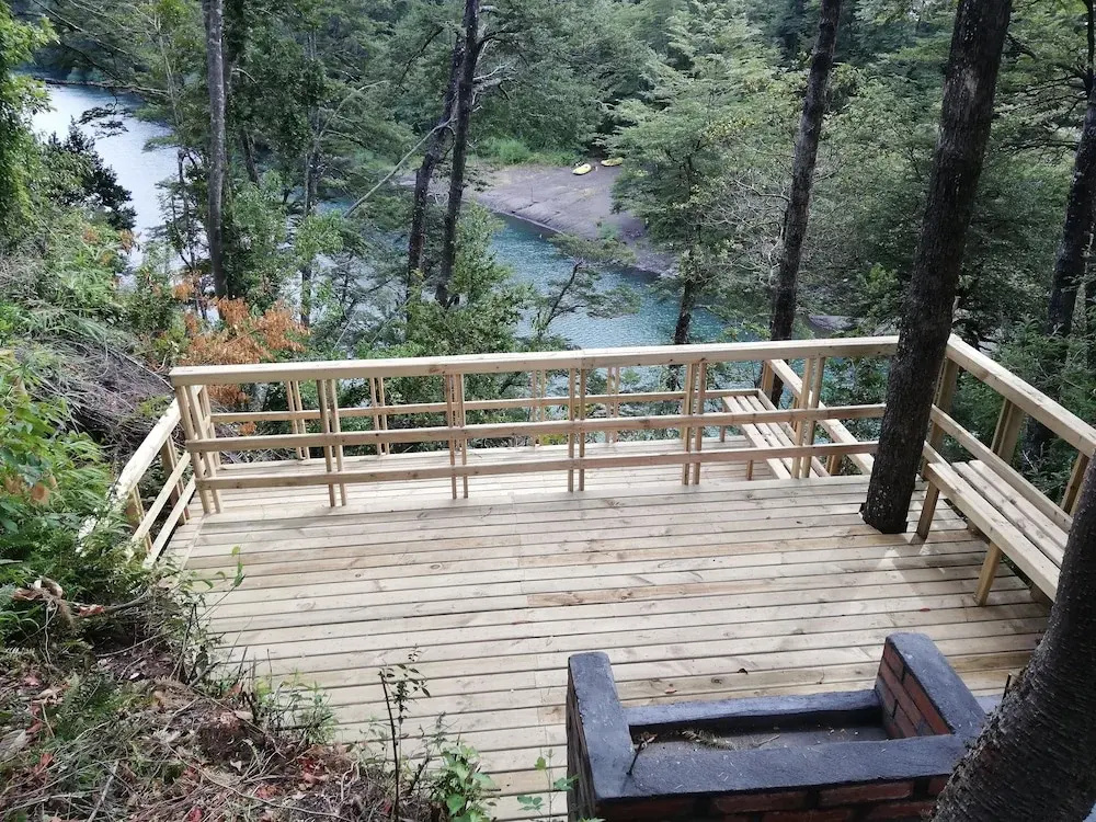 Wonderful rustic cabin, with native trees, with Rio Trancura, equipped