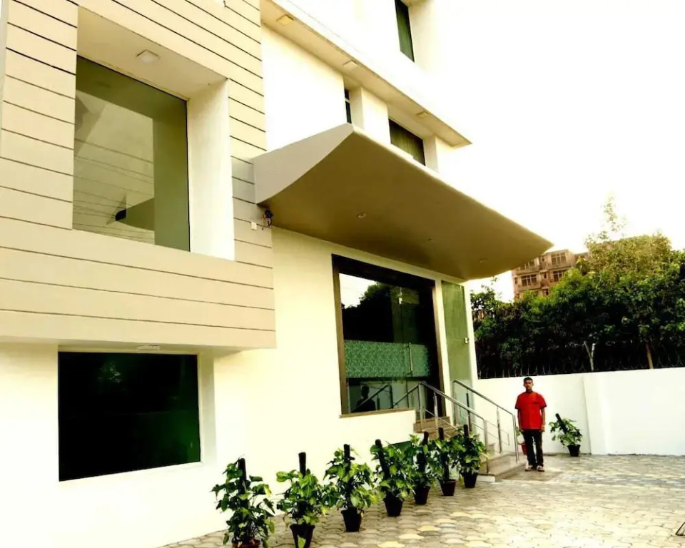 Hotel Kanishk