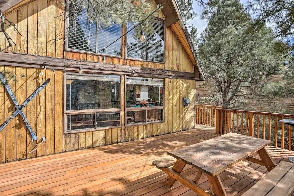 Quiet Big Bear City Cabin w/ Loft: 5 Mi to Village
