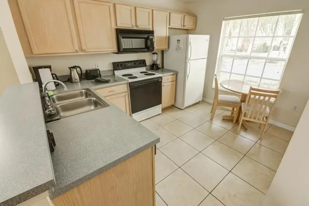 Southern Palms Pool 3 Bedroom Home by RedAwning