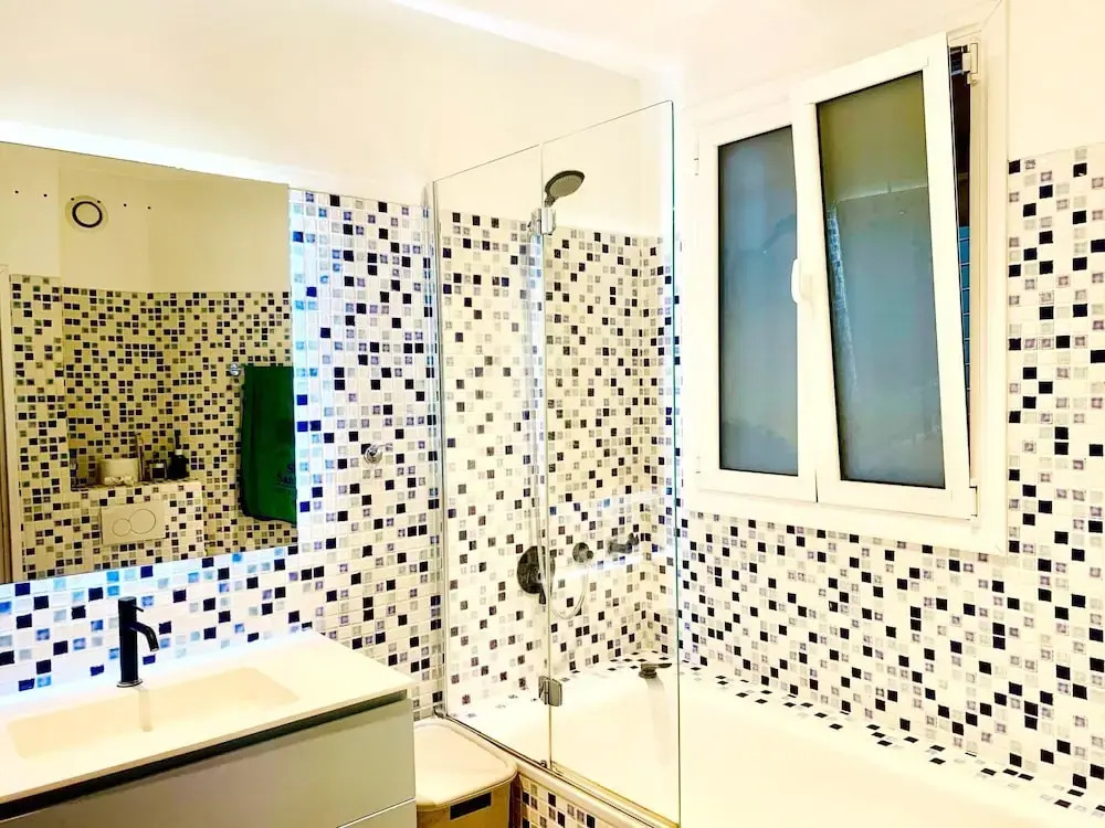 Apartment with 2 Bedrooms in Paris, with Balcony And Wifi