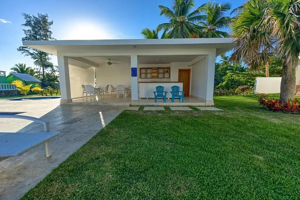 Amazing ocean view apartment with grand pool