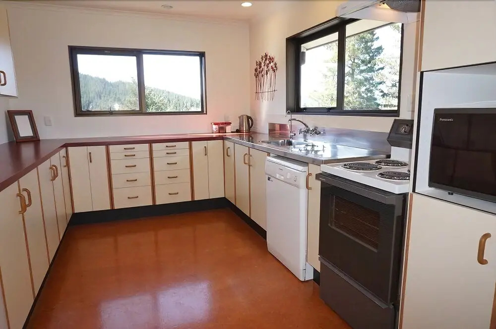97 Chalet Cres