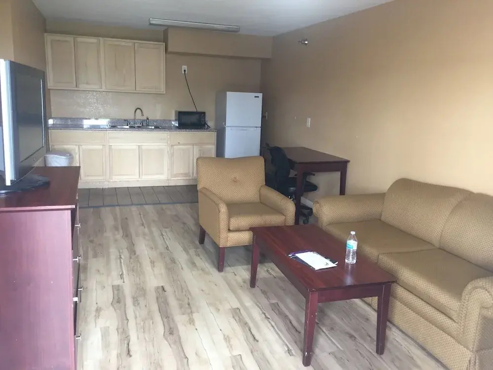 The Crossroads Hotel and Suites Irving