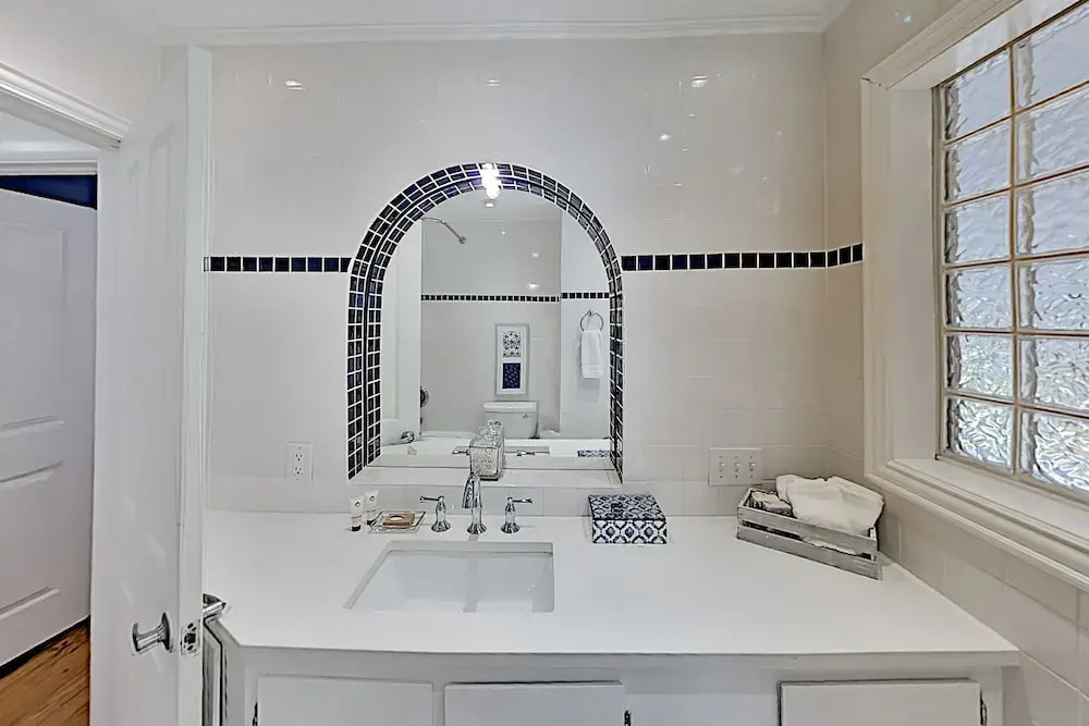 Charming Seaside W/ 2 Living Areas & Patio 3 Bedroom Home