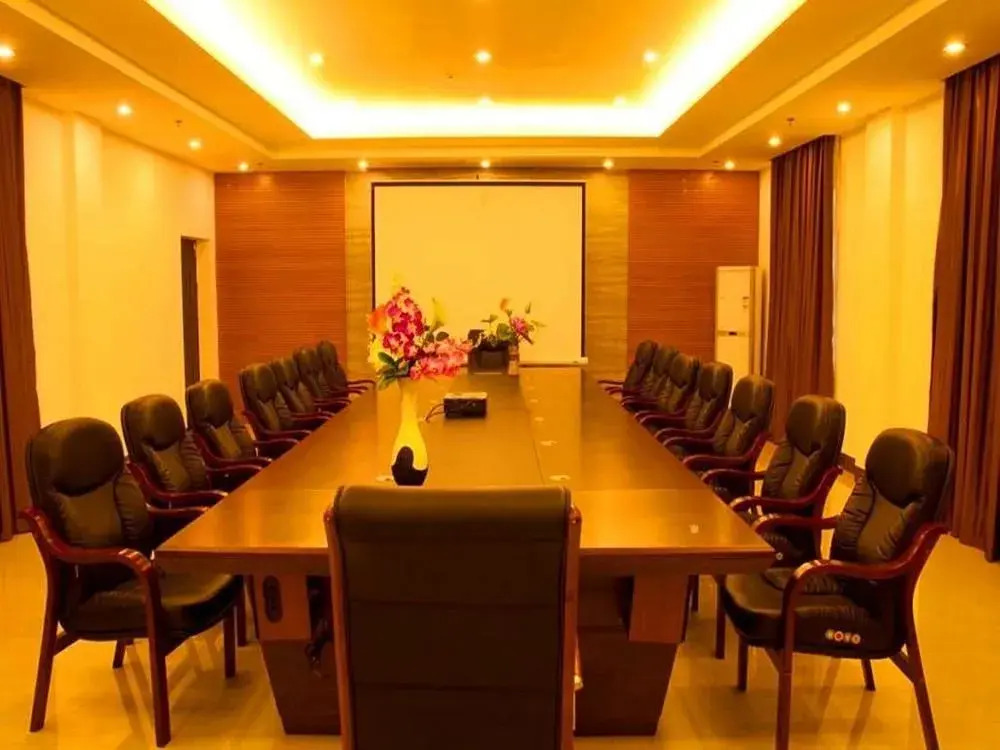 Nanning Hawks Holiday Hotel
