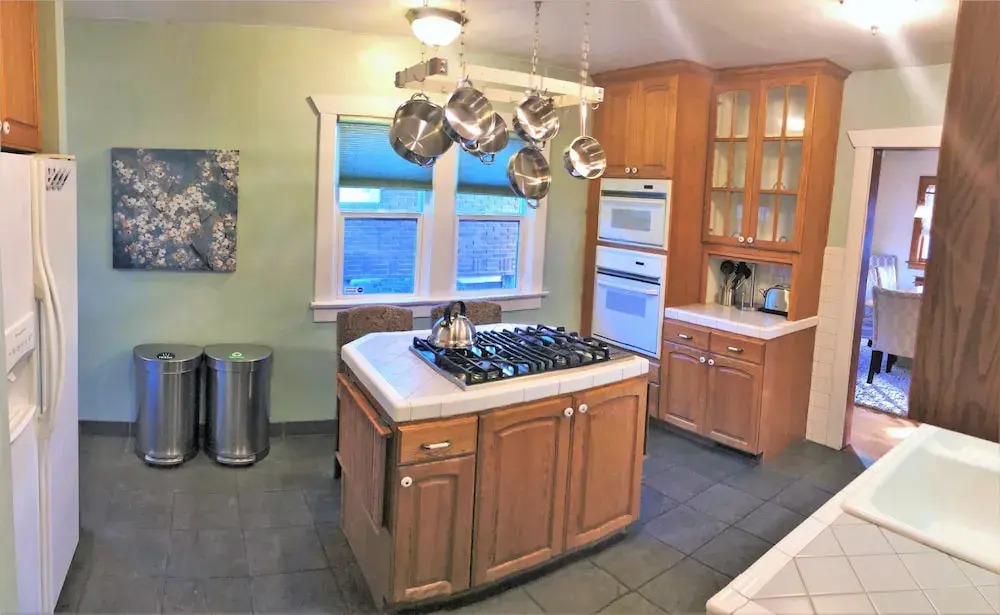 East Vacation House #362904 6 Bedrooms 2 Bathrooms Home