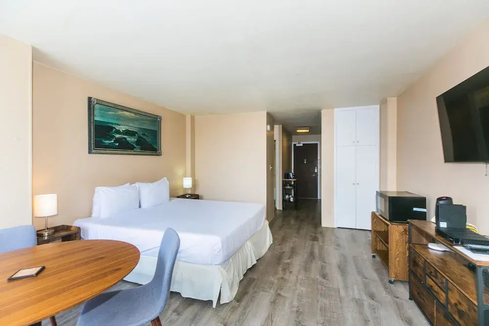 Ilikai Marina Studio City View Condos with Fully Equipped Kitchens & Free Wifi