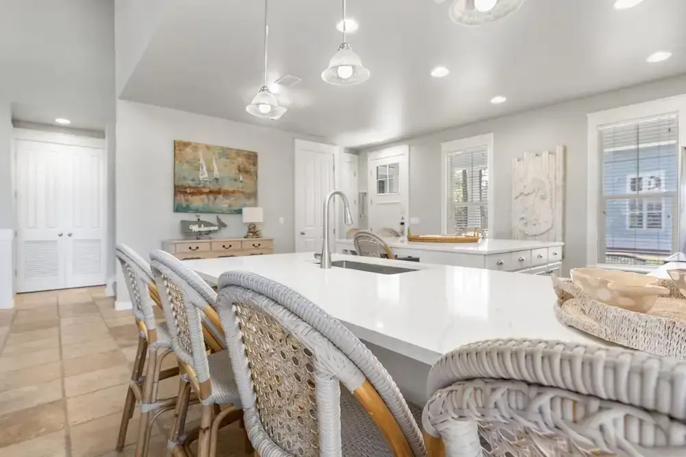 1369 Laurel Grove "the Crows Nest"