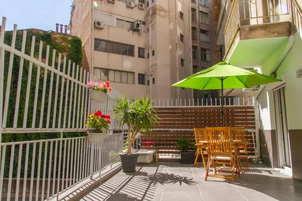 Central Terrace Modern Apartment