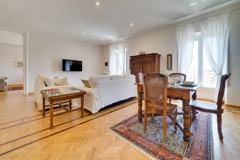 Luxurious 2bed 2bath Apartment Near the Colosseum!
