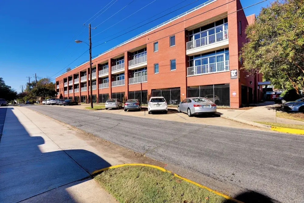 Tuscaloosa Condo: Steps to Bryant-denny Stadium!