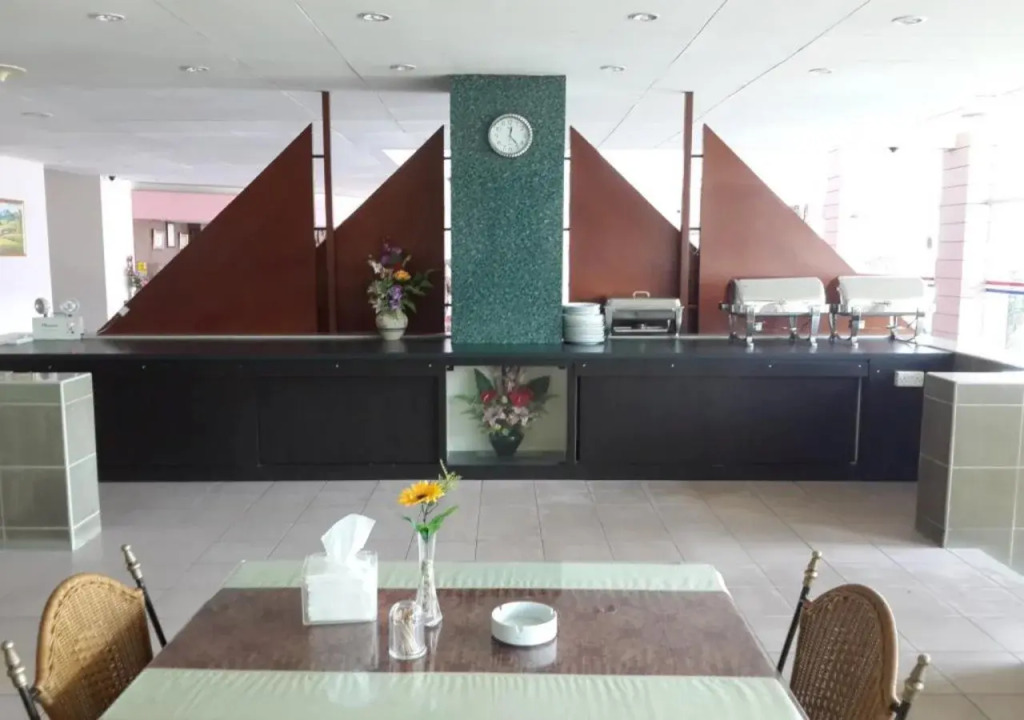Paradise Hotel