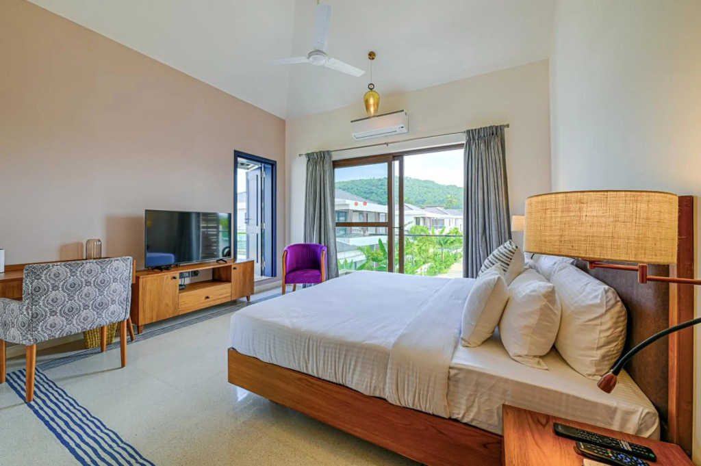 Melhor Stays Villa - L-M102 Luxurious 4BHK villa with private pool, Anjuna