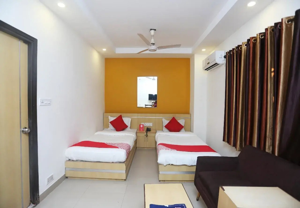 Gujral Hotel By OYO Rooms