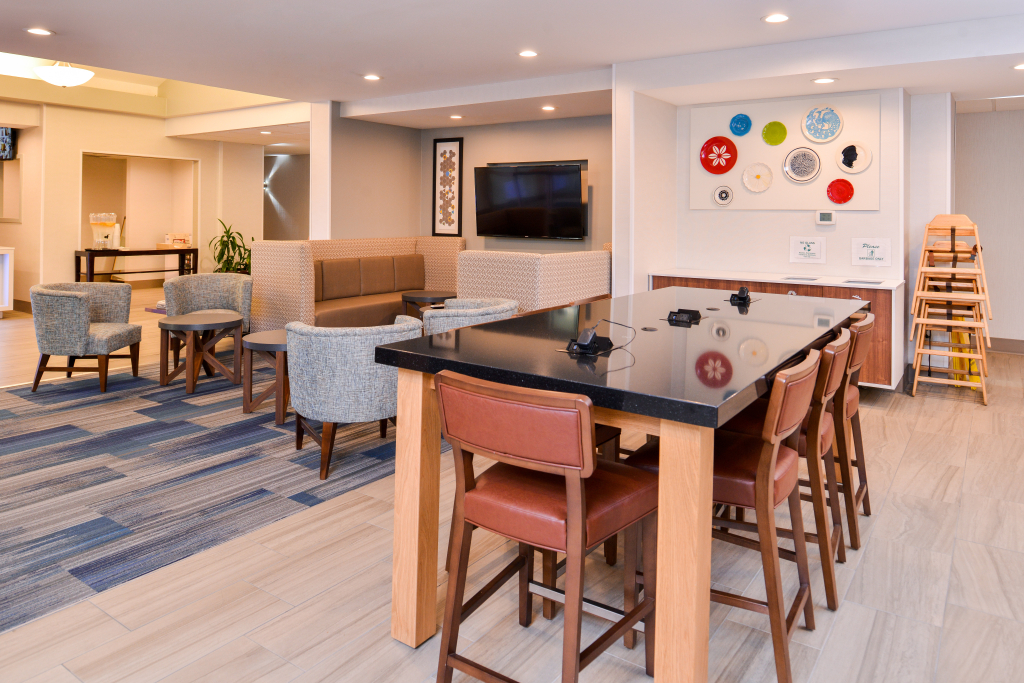 Holiday Inn Express & Suites Lacey - Olympia by IHG