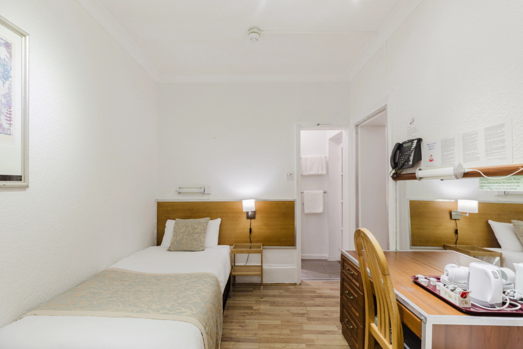 Falcon Hotel