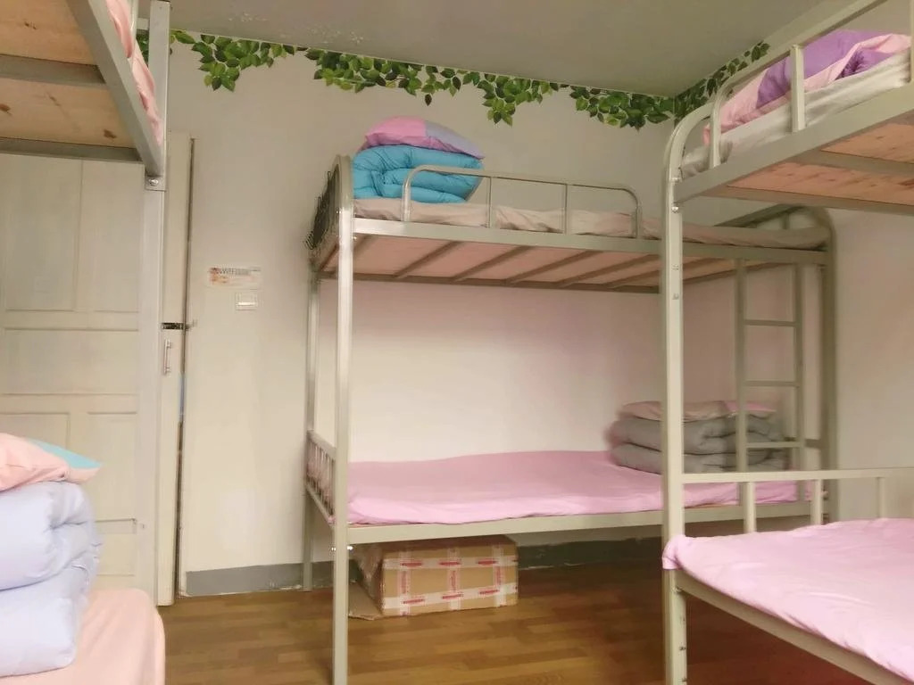 SevenColor Space Hostel
