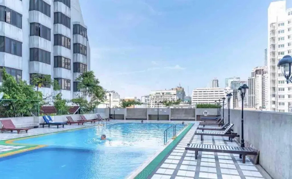 cozy apartment central bangkok 25th floor beautifull balcony