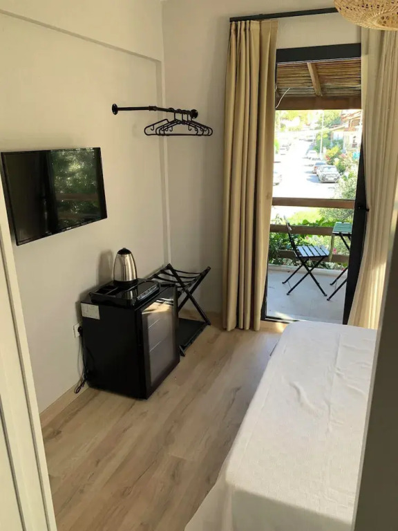 Loris Rooms