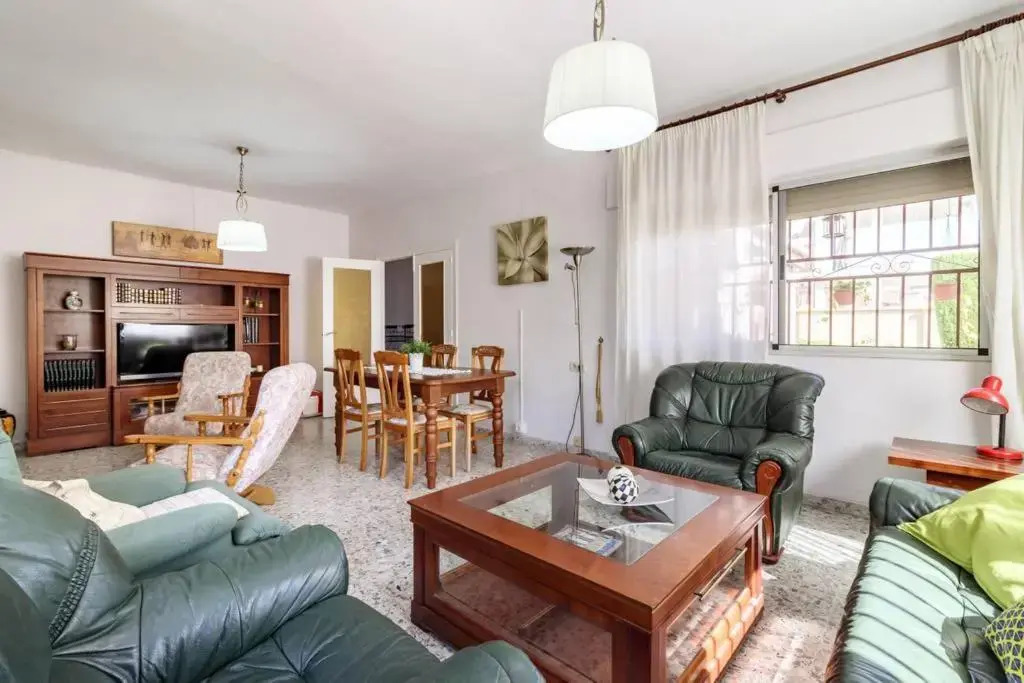 Chalet acogedor con piscina muy cerca de Granada