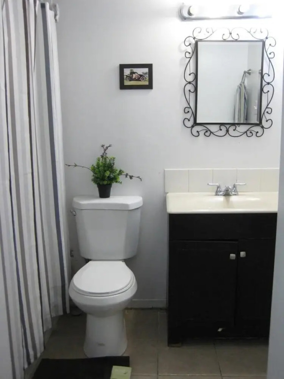 Adib Apartments - 1530 Gilles St, Unit 4 (Basement)