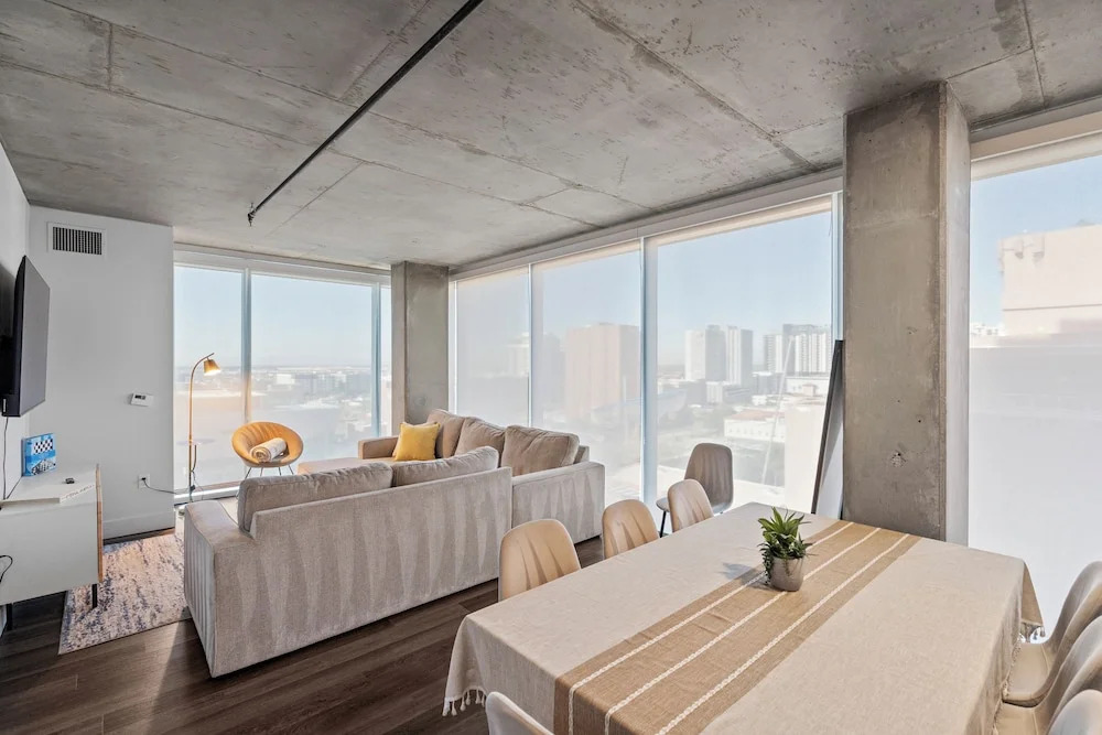 Sora DT Stay w CityView-HeatedPool-Gym