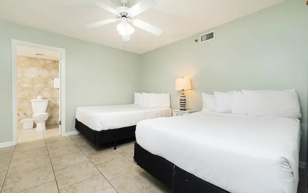 Phoenix East 2 2064 2 Bedroom Condo