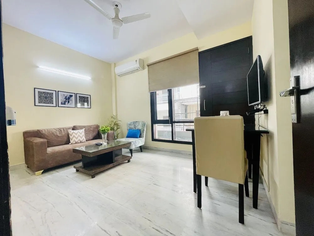 Limewood stay Service Apartments Golf Course Road