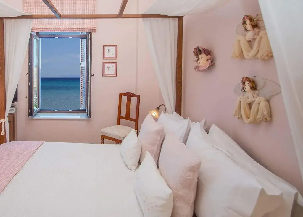 Arion Syros Luxury Rooms and Suites
