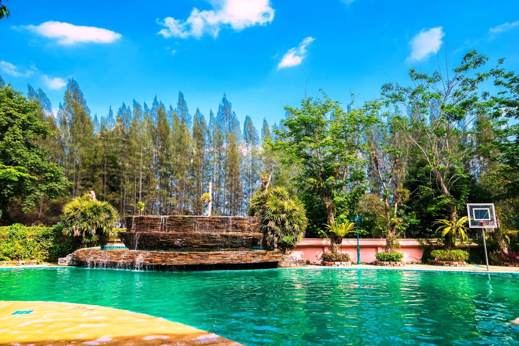 Horseshoe Point Resort