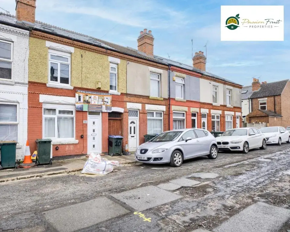 6 Bedroom 6 Bath House By Passionfruitproperties close to Coventry City Centre with garden - RRC