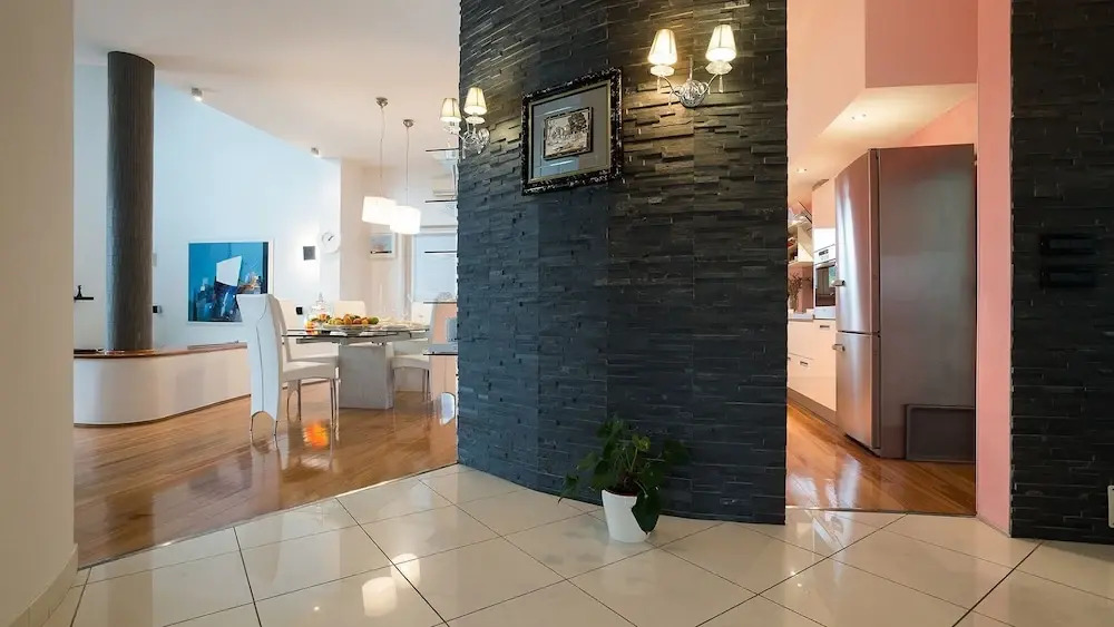 5Bed Villa-Sleeps 10- Pool Parking Near the Sea