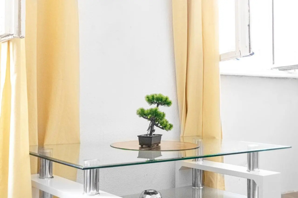 Vivid King Bed Apt - 12 minutes from City Center