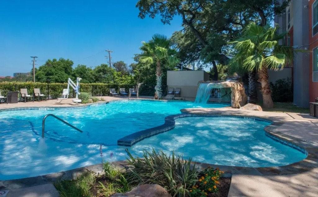 Holiday Inn Express & Suites San Antonio Medical - Six Flags by IHG