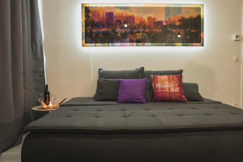 Drop (in) Apartment