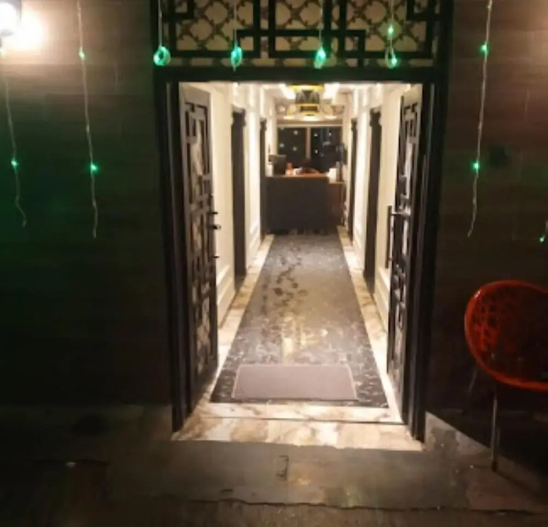 Eleve Hotel