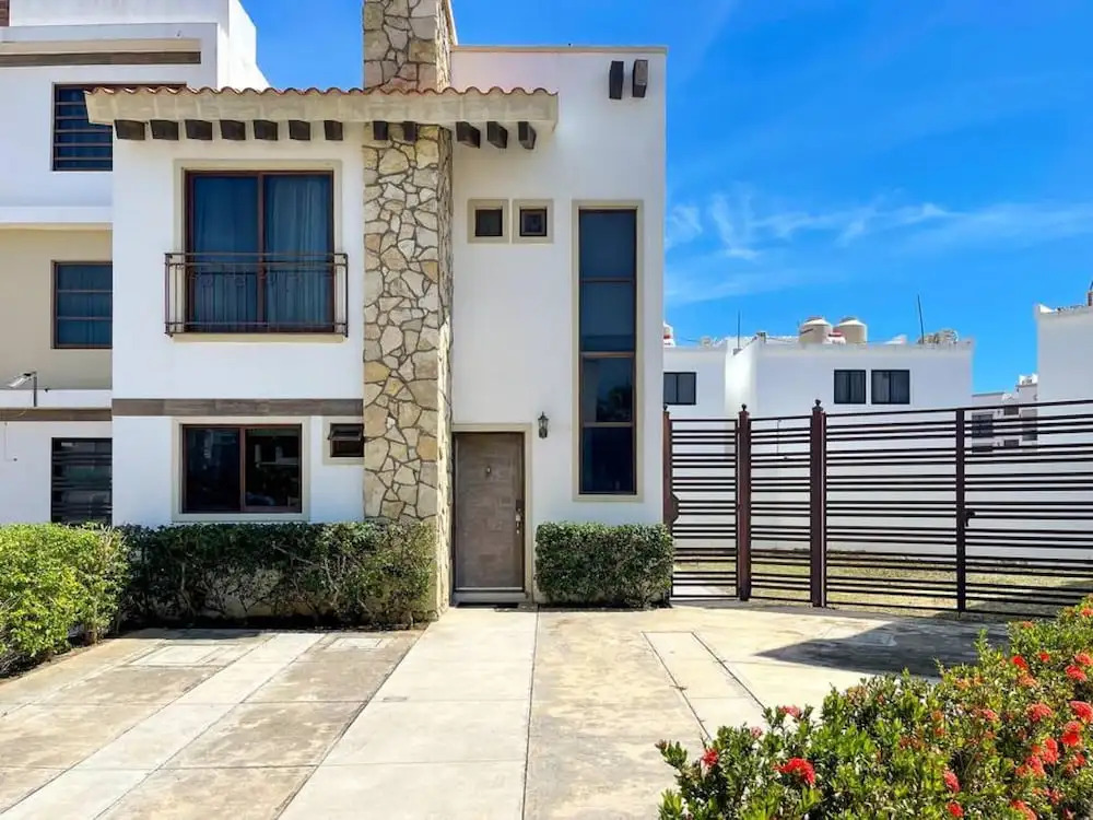 Prime Location House at Cerritos Great Price